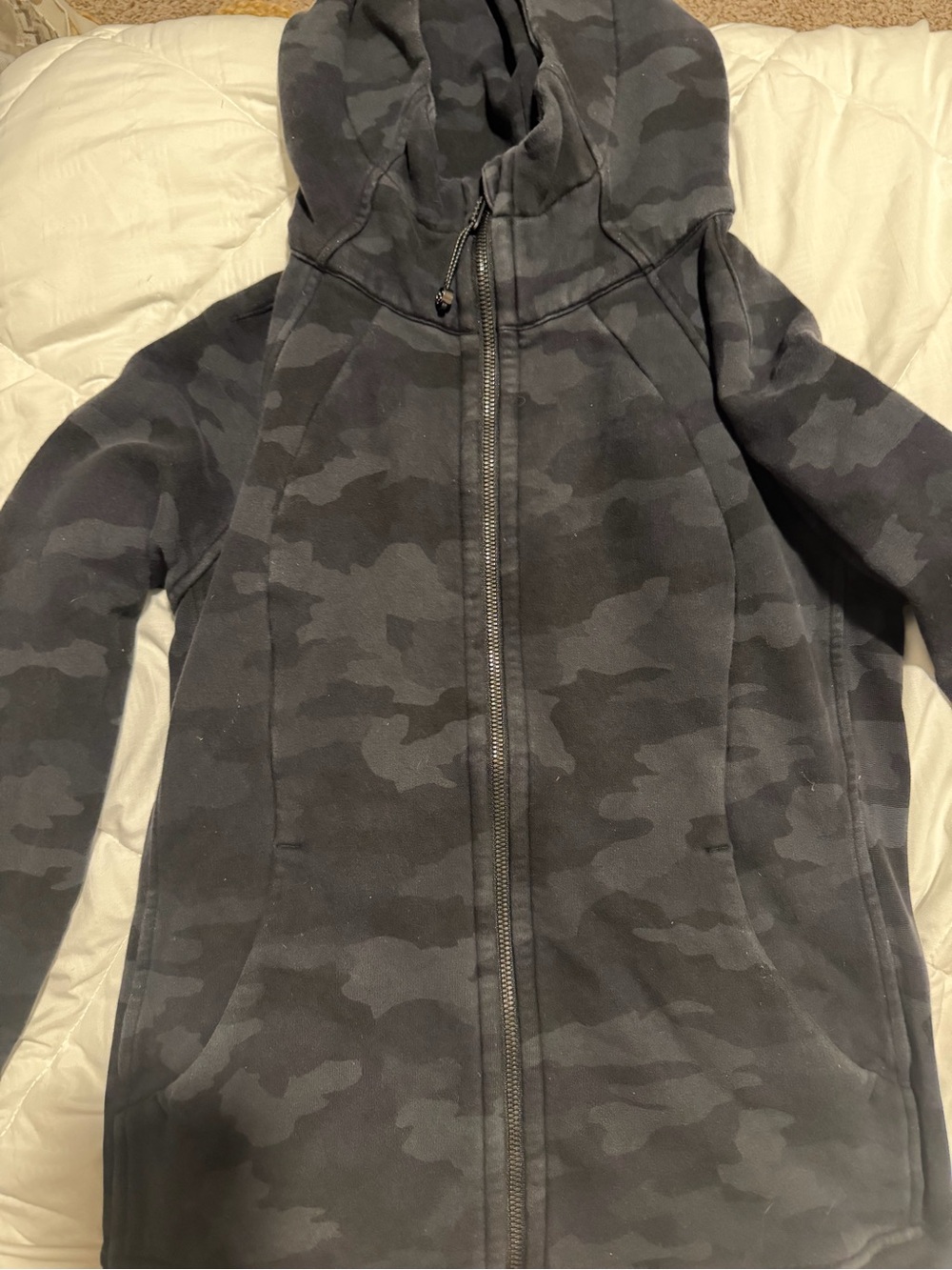 Lululemon size 6 camo